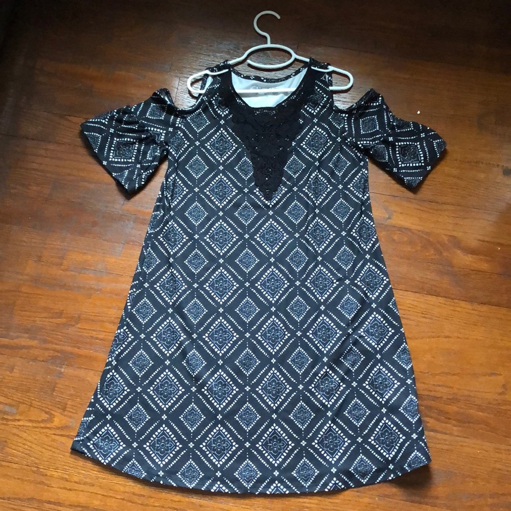 black and white dress. very comfortable. worn once